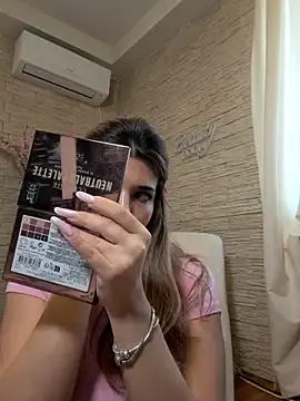 Snapshot of Bella_Posh chatting on 02-25-26, 08:13 Bella Posh online show from 02-25-26, 08:13