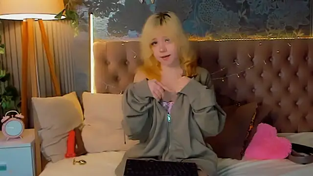 EmilyAngells online show from 02-26-26, 07:29