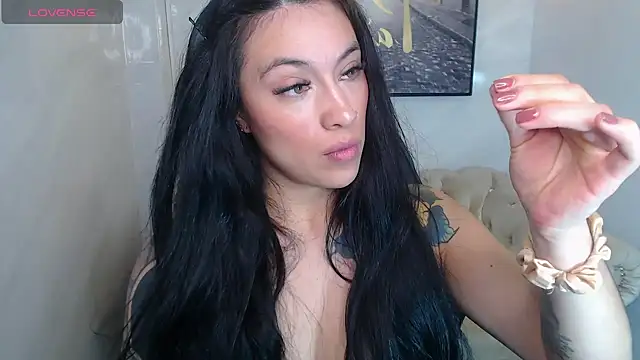 Snapshot of Isabella_Collen_v chatting on 06-17-26, 01:12 Isabella Collen v online show from 06-17-26, 01:12