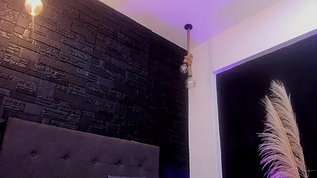 Maite Smith  online show from 11-30-25, 04:27