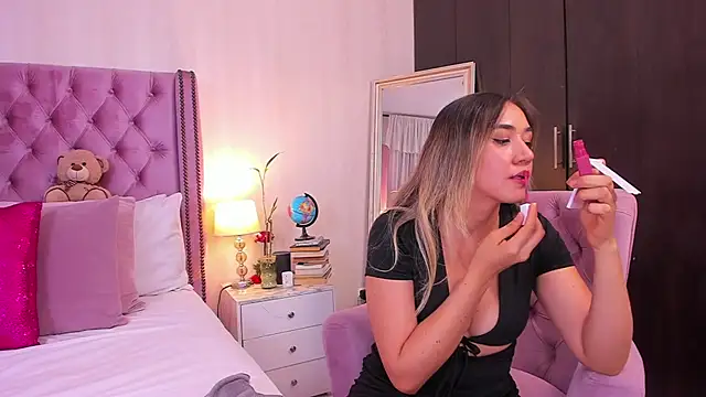 natashaleightt online show from 02-25-25, 08:19