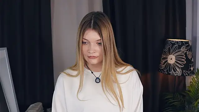 AnnisAtlee online show from 10-03-25, 02:25