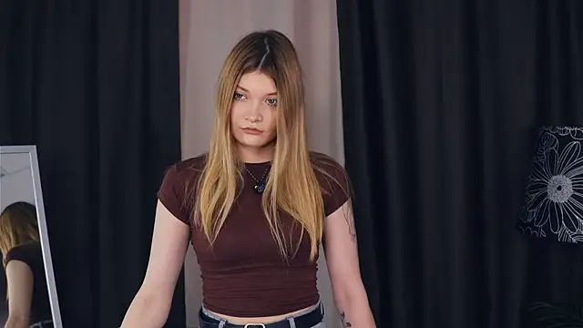 AnnisAtlee online show from 10-04-25, 08:23