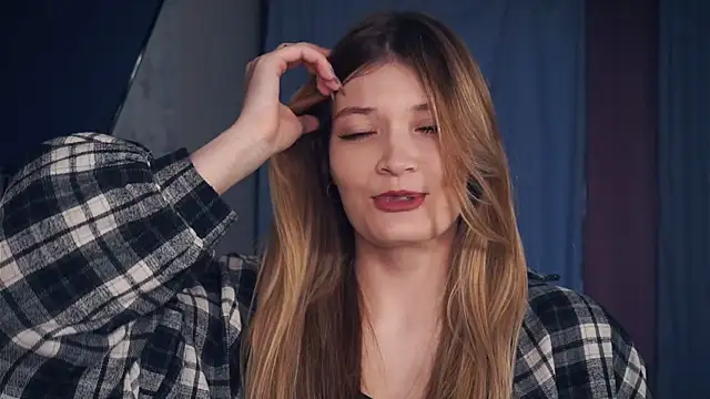 AnnisAtlee online show from 10-20-25, 06:25