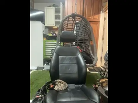 Polaroid White online show from 12-21-25, 04:52