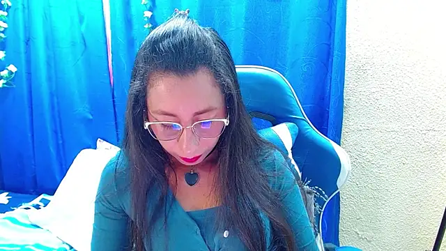 Snapshot of Gia_leinn chatting on 04-24-26, 09:28 Gia leinn online show from 04-24-26, 09:28