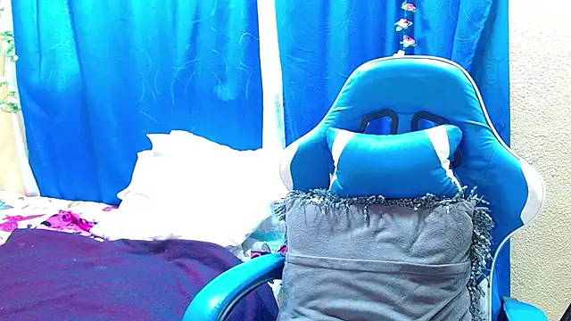 Snapshot of Gia_leinn chatting on 05-28-26, 02:03 Gia leinn online show from 05-28-26, 02:03