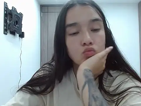 Snapshot of _luna_777 chatting on 04-28-26, 02:27 luna 777 online show from 04-28-26, 02:27