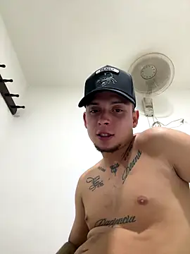 Snapshot of Cristopher1112 chatting on 10-31-25, 08:26 Cristopher1112 online show from 10-31-25, 08:26