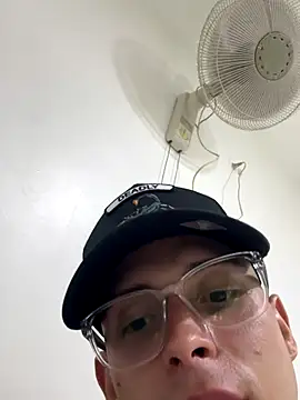 Snapshot of Cristopher1112 chatting on 11-06-25, 01:39 Cristopher1112 online show from 11-06-25, 01:39