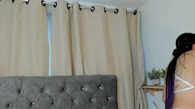 DaphneGlas online show from 01-16-26, 12:42