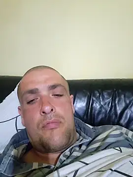 Davideee77777 online show from 05-04-26, 06:15