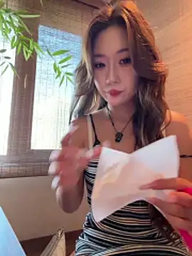 Snapshot of Xiaoxia-Baby chatting on 06-11-26, 05:49 Xiaoxia-Baby online show from 06-11-26, 05:49