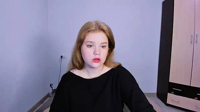 LaseyMoon online show from 11-24-25, 01:49