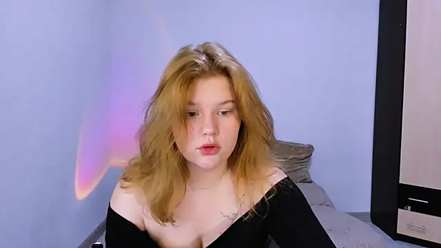 LaseyMoon online show from 11-30-25, 01:31