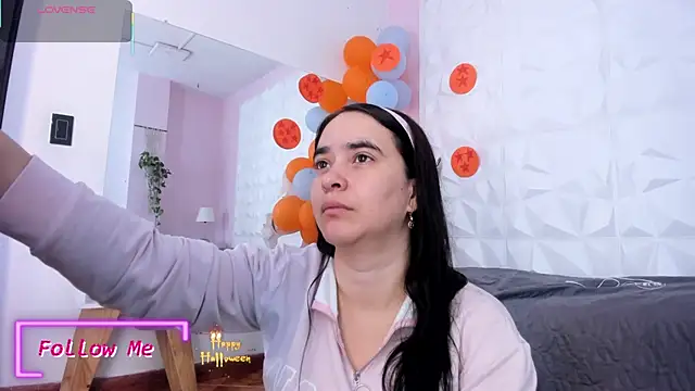 Valeriagomez  online show from 10-31-25, 12:17