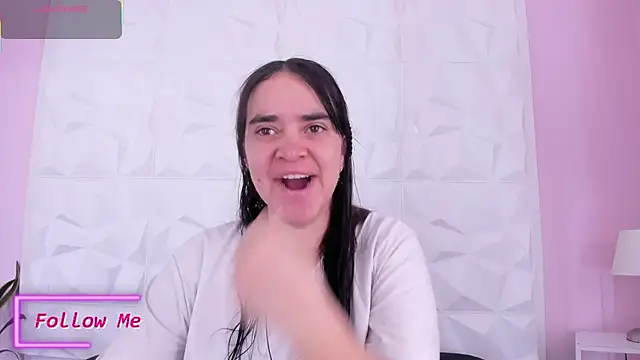 Valeriagomez  online show from 11-30-25, 12:20