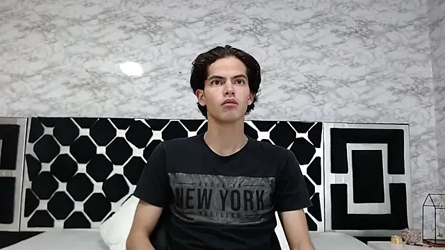 Snapshot of Maximoherrera_16 chatting on 03-01-25, 03:32 Maximoherrera 16 online show from 03-01-25, 03:32