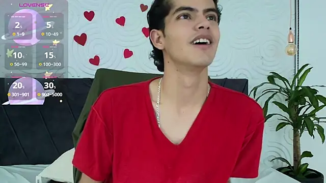 Snapshot of Maximoherrera_16 chatting on 05-04-26, 01:07 Maximoherrera 16 online show from 05-04-26, 01:07