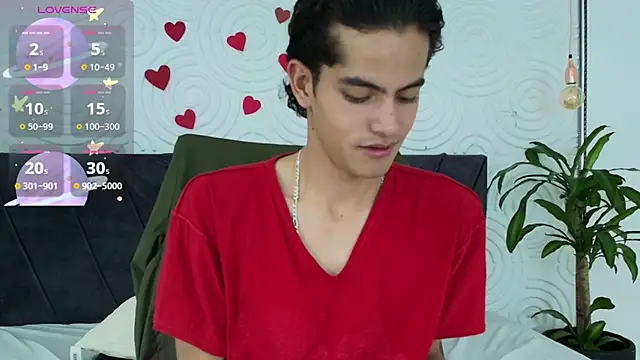 Snapshot of Maximoherrera_16 chatting on 05-05-26, 12:24 Maximoherrera 16 online show from 05-05-26, 12:24