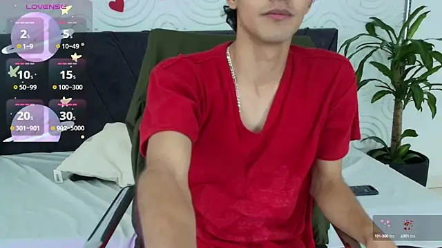 Snapshot of Maximoherrera_16 chatting on 05-21-26, 01:07 Maximoherrera 16 online show from 05-21-26, 01:07