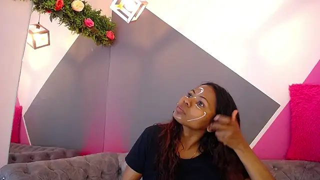 Agata Grubisic online show from 12-21-25, 03:13