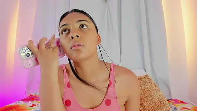 Snapshot of Melodymoore_ chatting on 07-11-26, 01:19 Melodymoore online show from 07-11-26, 01:19