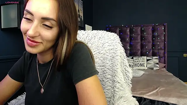 Snapshot of JenniferStone chatting on 08-01-26, 08:24 JenniferStone online show from 08-01-26, 08:24