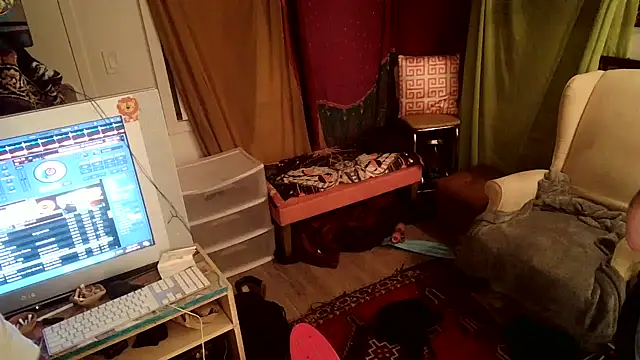 Snapshot of Foxxyhoneypott chatting on 03-15-25, 12:34 Foxxyhoneypott online show from 03-15-25, 12:34