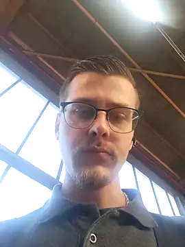 Snapshot of luckyluuk25 chatting on 03-04-26, 12:22 luckyluuk25 online show from 03-04-26, 12:22