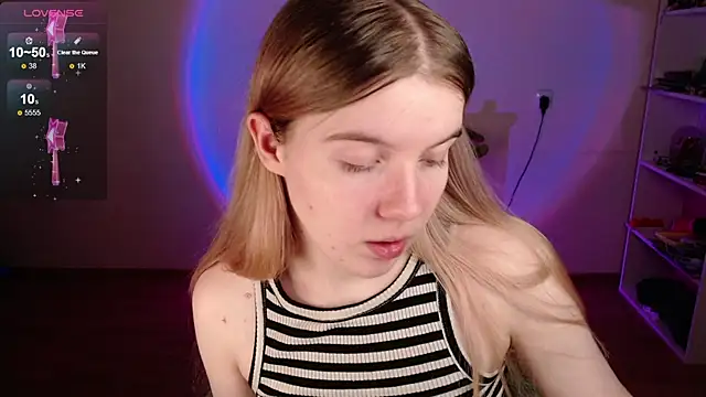 Strawberry juli online show from 04-21-26, 03:35