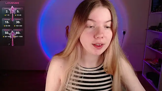 Strawberry juli online show from 05-02-26, 08:08