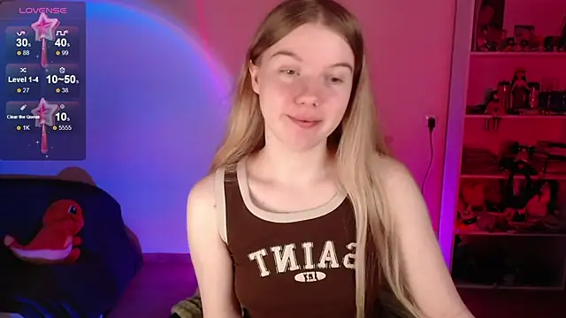 Snapshot of Strawberry_juli chatting on 05-18-26, 05:46 Strawberry juli online show from 05-18-26, 05:46