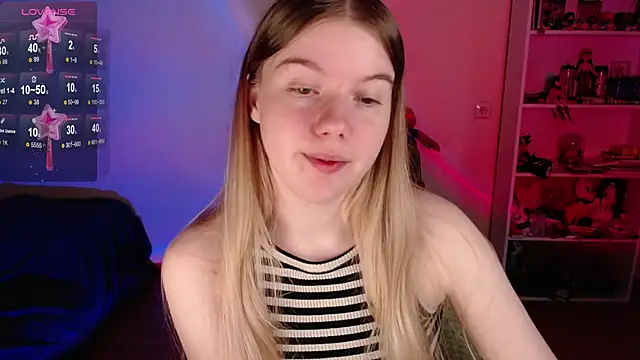 Snapshot of Strawberry_juli chatting on 06-11-26, 03:48 Strawberry juli online show from 06-11-26, 03:48