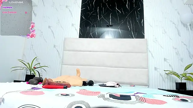 Snapshot of ZoeeG chatting on 03-15-25, 03:18 ZoeeG online show from 03-15-25, 03:18