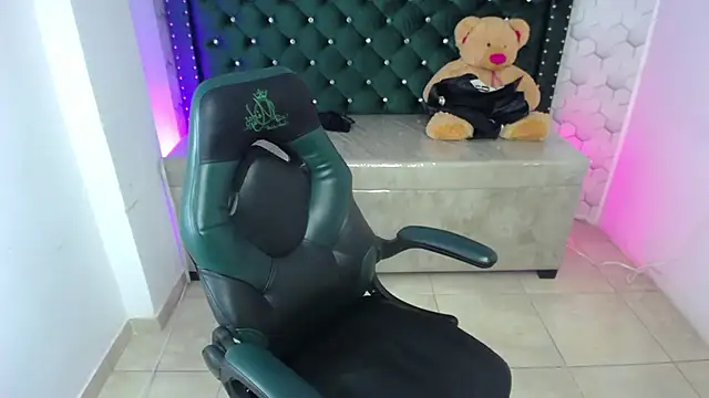 Sarah evansm online show from 12-20-25, 01:40