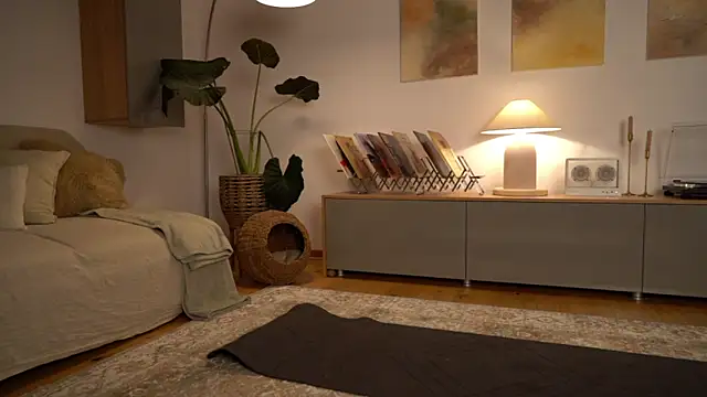 nadia bliss online show from 11-30-25, 08:35