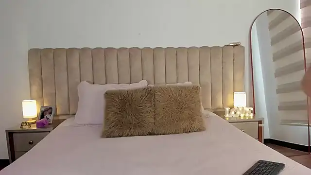 Sophie Restrepo online show from 02-01-26, 05:00