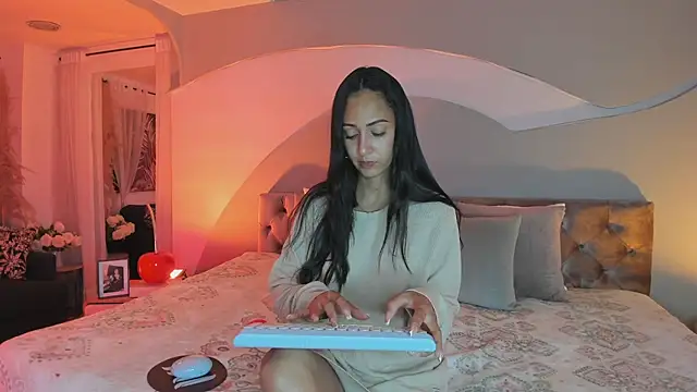 Elizabeth clark  online show from 12-21-25, 12:45