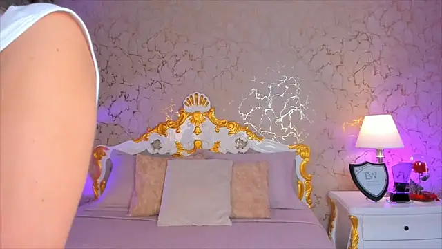 ScarlettWallace online show from 10-31-25, 09:16