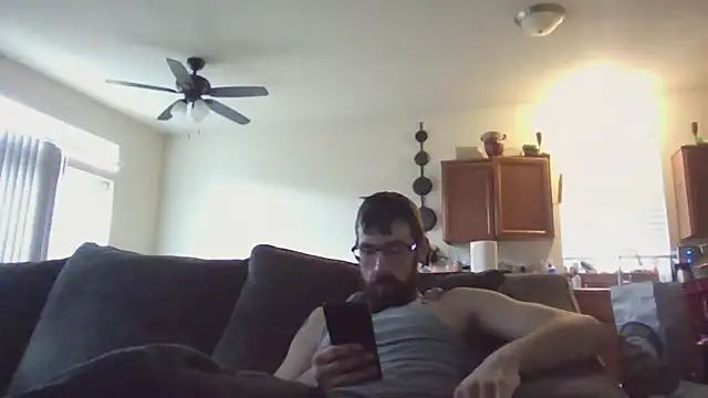 Snapshot of Johnnypro1OF chatting on 10-03-25, 03:42 Johnnypro1OF online show from 10-03-25, 03:42