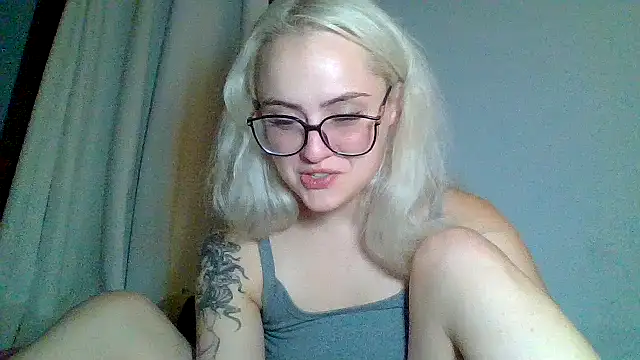sluttypumpkin online show from 07-12-26, 10:06