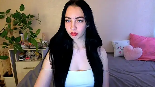 Snapshot of WildKittenX_ chatting on 06-17-26, 04:04 WildKittenX online show from 06-17-26, 04:04