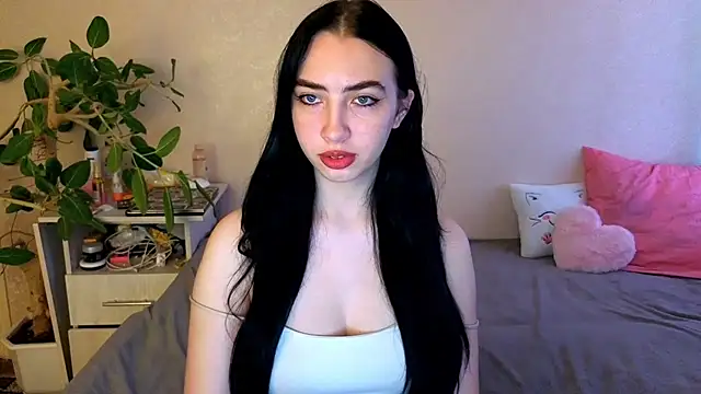 Snapshot of WildKittenX_ chatting on 06-19-26, 04:06 WildKittenX online show from 06-19-26, 04:06