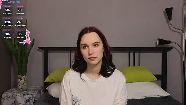 Snapshot of AnnaR1 chatting on 03-10-25, 03:20 AnnaR1 online show from 03-10-25, 03:20