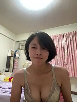 Snapshot of ladypaggy chatting on 05-26-26, 03:41 ladypaggy online show from 05-26-26, 03:41
