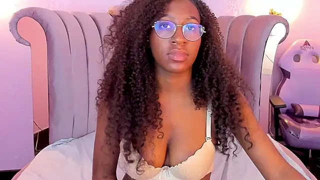 Snapshot of Qeen_blackk chatting on 02-28-25, 06:52 Qeen blackk online show from 02-28-25, 06:52