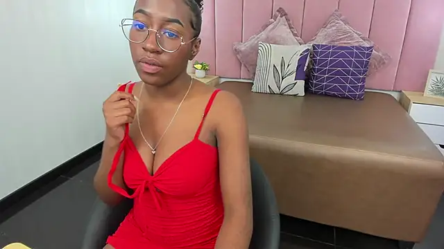 Snapshot of Qeen_blackk chatting on 03-06-25, 04:07 Qeen blackk online show from 03-06-25, 04:07