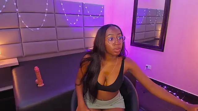 Snapshot of Qeen_blackk chatting on 03-08-25, 08:03 Qeen blackk online show from 03-08-25, 08:03