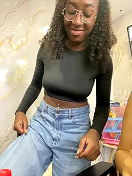 Snapshot of Qeen_blackk chatting on 10-13-25, 06:41 Qeen blackk online show from 10-13-25, 06:41